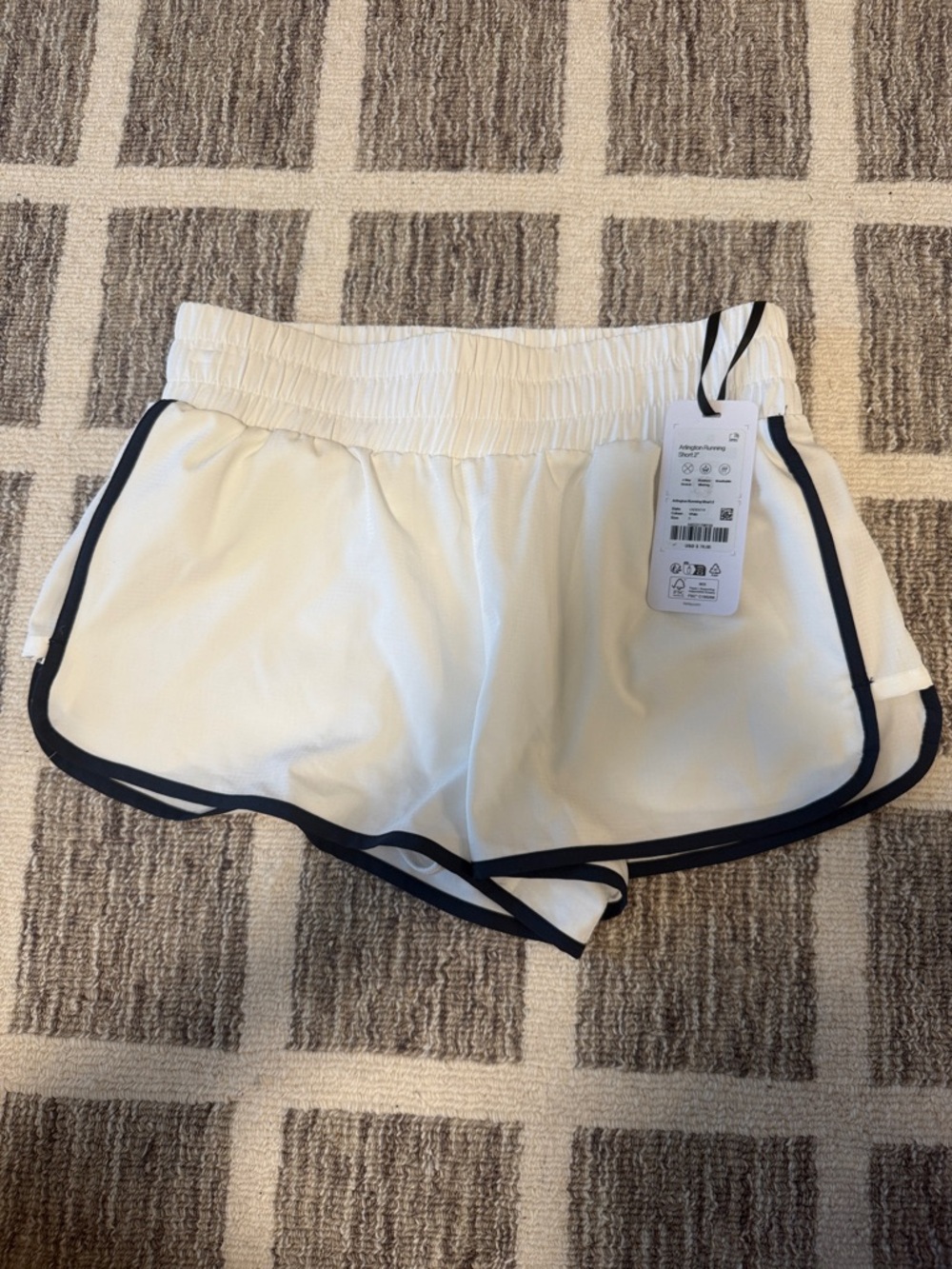 NWT Varley Arlington Running Short 2”, Size small